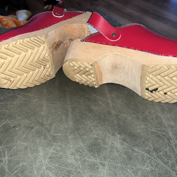 Hanna Anderson Red Clogs - Picture 9 of 10